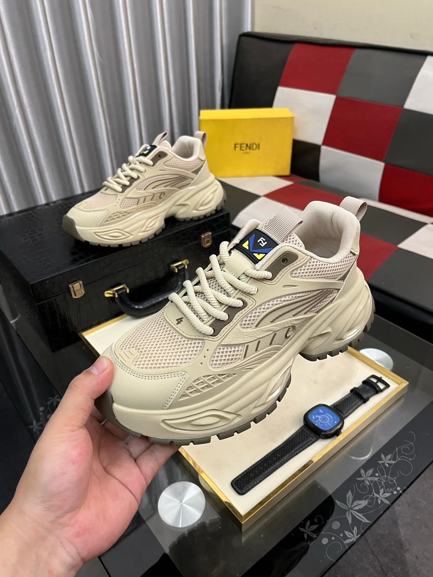 Men's Men's Shoes💰458⌚️⌚️[FENDI] Fendi's classic and comfortable men's, this complex sneaker is made of soft calfskin➕genuine leather lining➕original ultra-light rubber material with rough outsole. This unique light style is suitable for the casual and refined sensibility of this season. It is comfortable and natural on the feet. It is an everyday style for casual travel in autumn and winter! Code number: 38-442️⃣Colors available